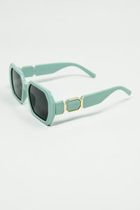 Q2 Women's Sunglasses One Size / Green Diamond-Shaped Sunglasses With Light Emerald Lenses