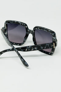 Q2 Women's Sunglasses One Size / Grey Squared Sunglasses In Black And White Grey Spot Details