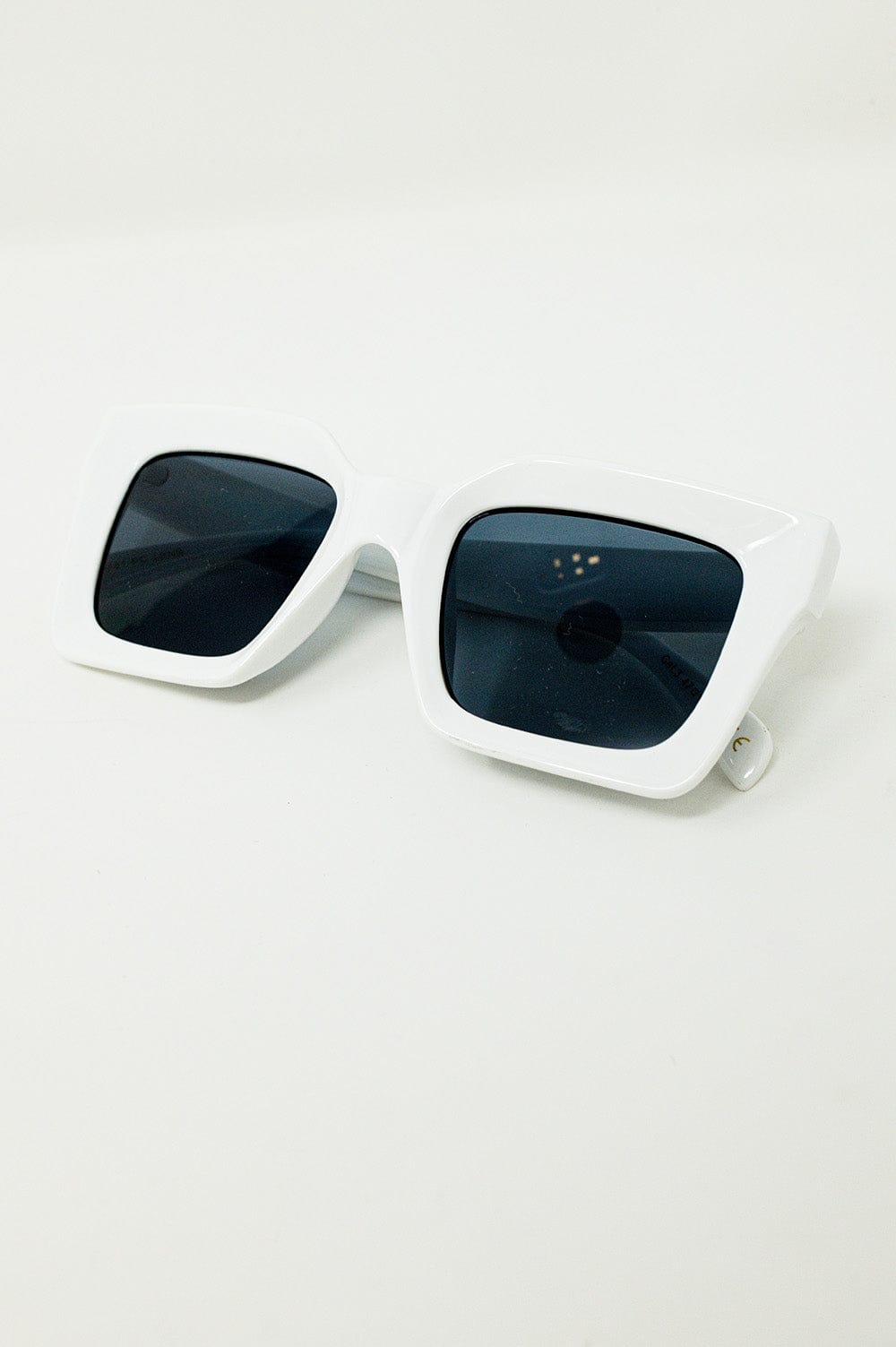 Q2 Women's Sunglasses One Size / White 90'S Squared Sunglasses In White
