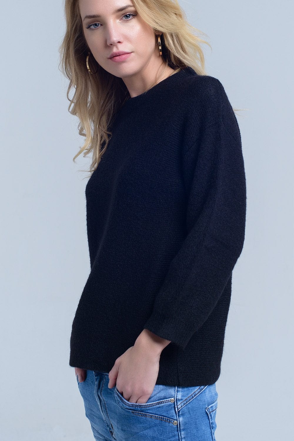 Q2 Women's Sweater Black knitted crew neck sweater