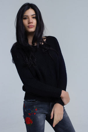 Q2 Women's Sweater Black knitted sweater with tie-back closure