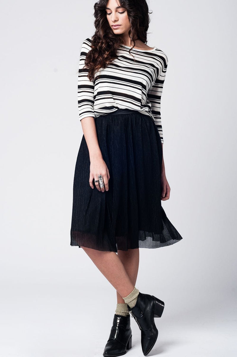 Q2 Women's Sweater Black striped knit sweater