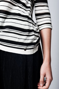 Q2 Women's Sweater Black striped knit sweater