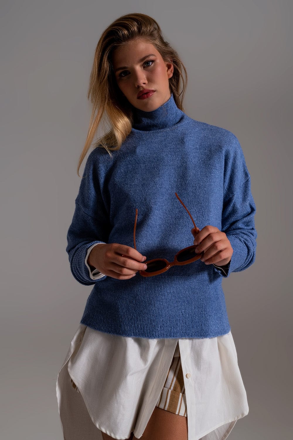 Q2 Women's Sweater Blue Turtleneck Sweater In A Soft Knitted Fabric