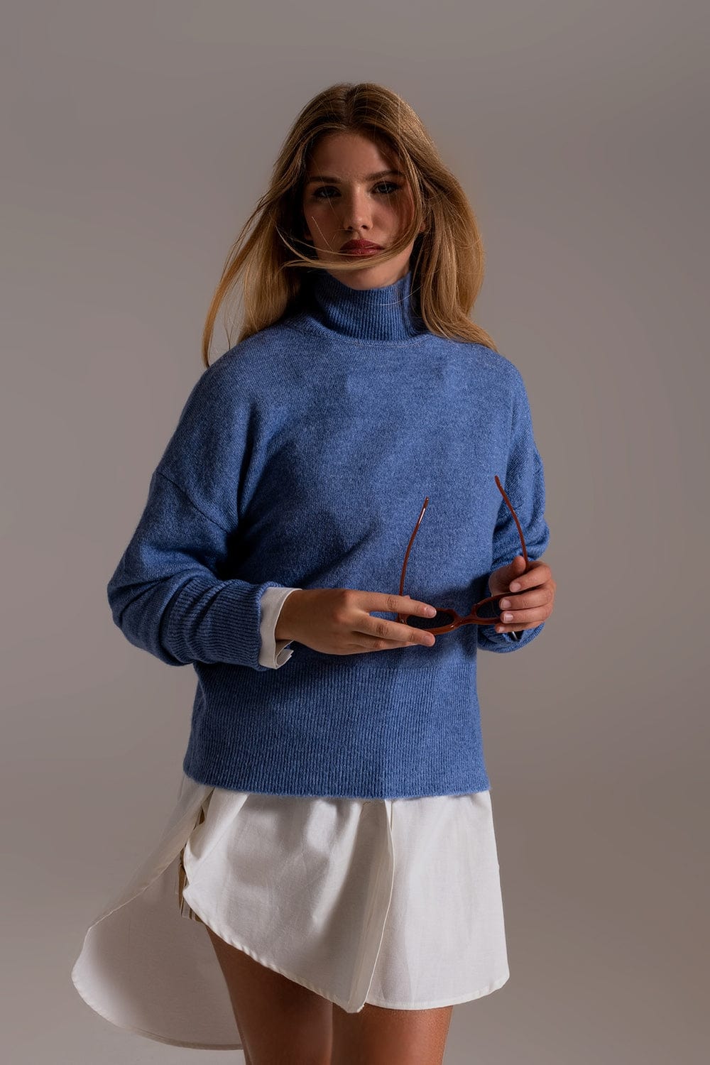 Q2 Women's Sweater Blue Turtleneck Sweater In A Soft Knitted Fabric