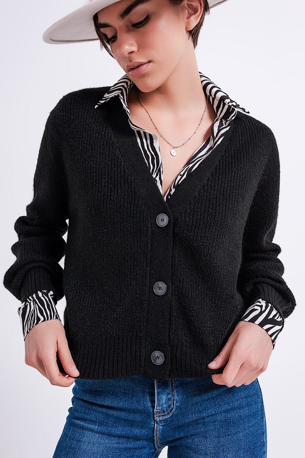 Q2 Women's Sweater Button Through Cardigan in Black