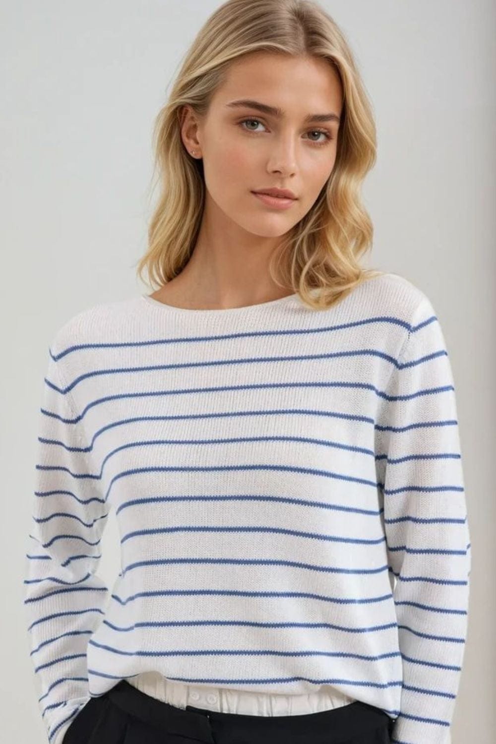 Q2 Women's Sweater Cream Sweater With Blue Stripes Made Of Fine Knit