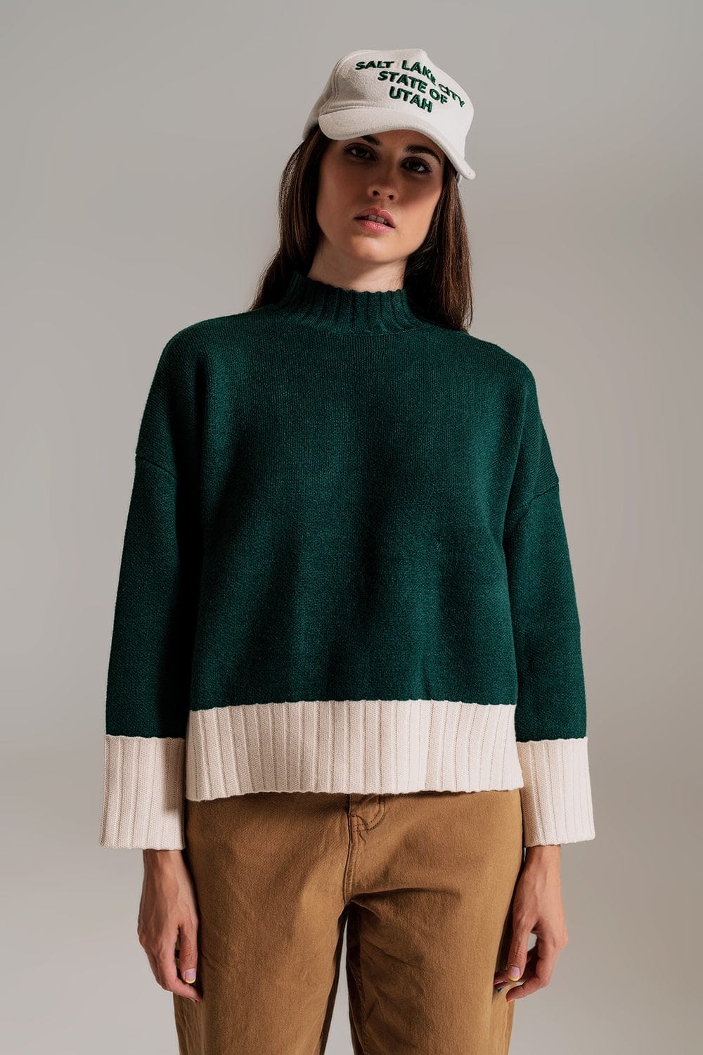 Q2 Women's Sweater Green Jumper With White Ribbed Cuffs And Hem