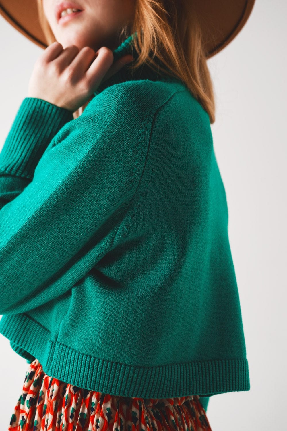Q2 Women's Sweater High Neck Cropped Jumper in Green