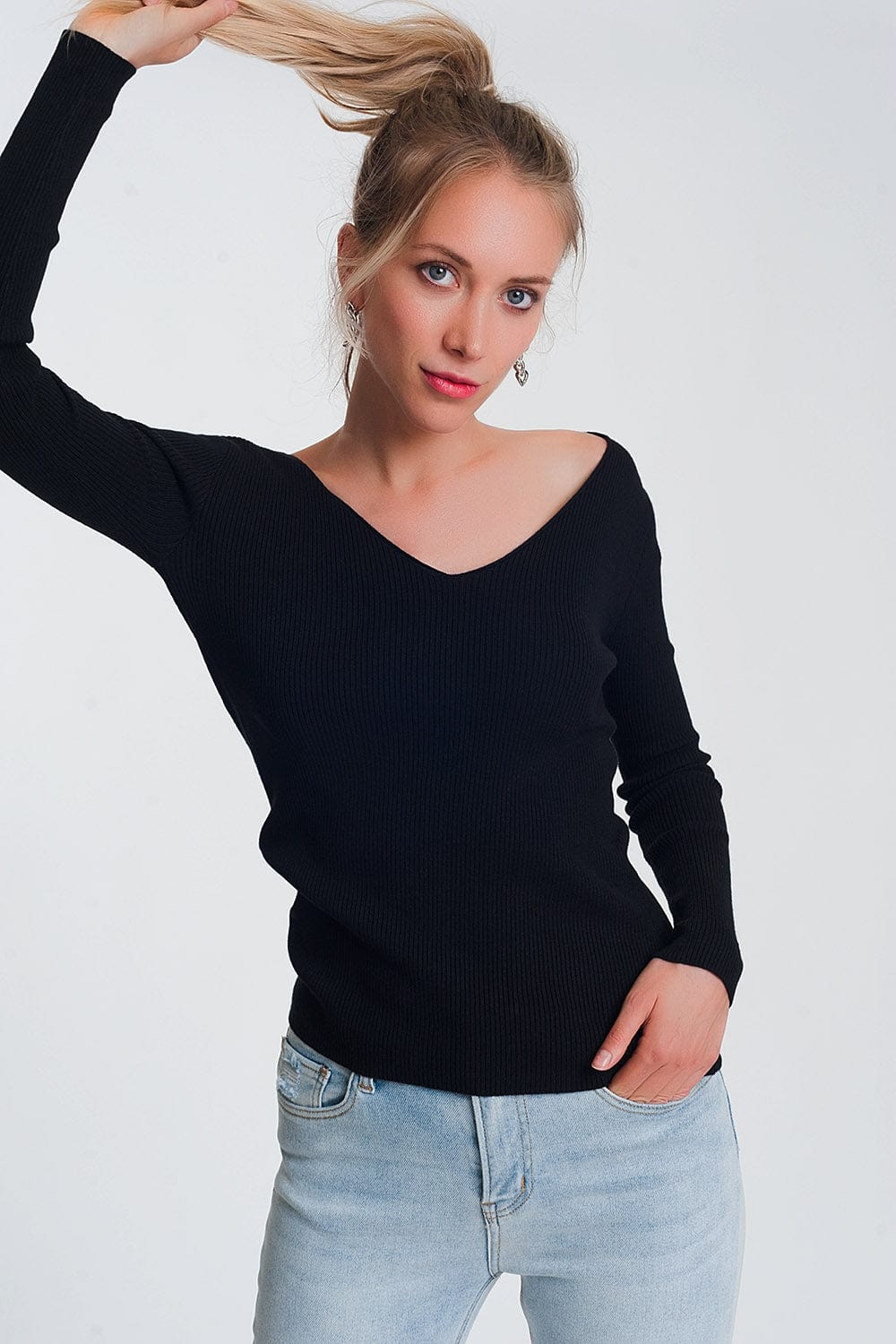 Q2 Women's Sweater Knitted Jumper in Black with V Back