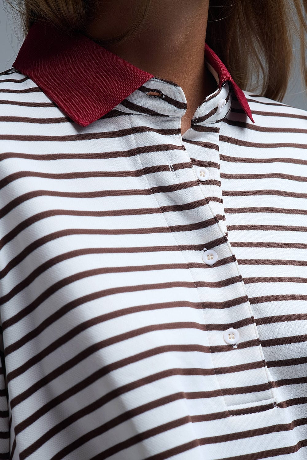 Q2 Women's Sweater Long Sleeve Relaxed Striped Polo Sweater In White And Brown