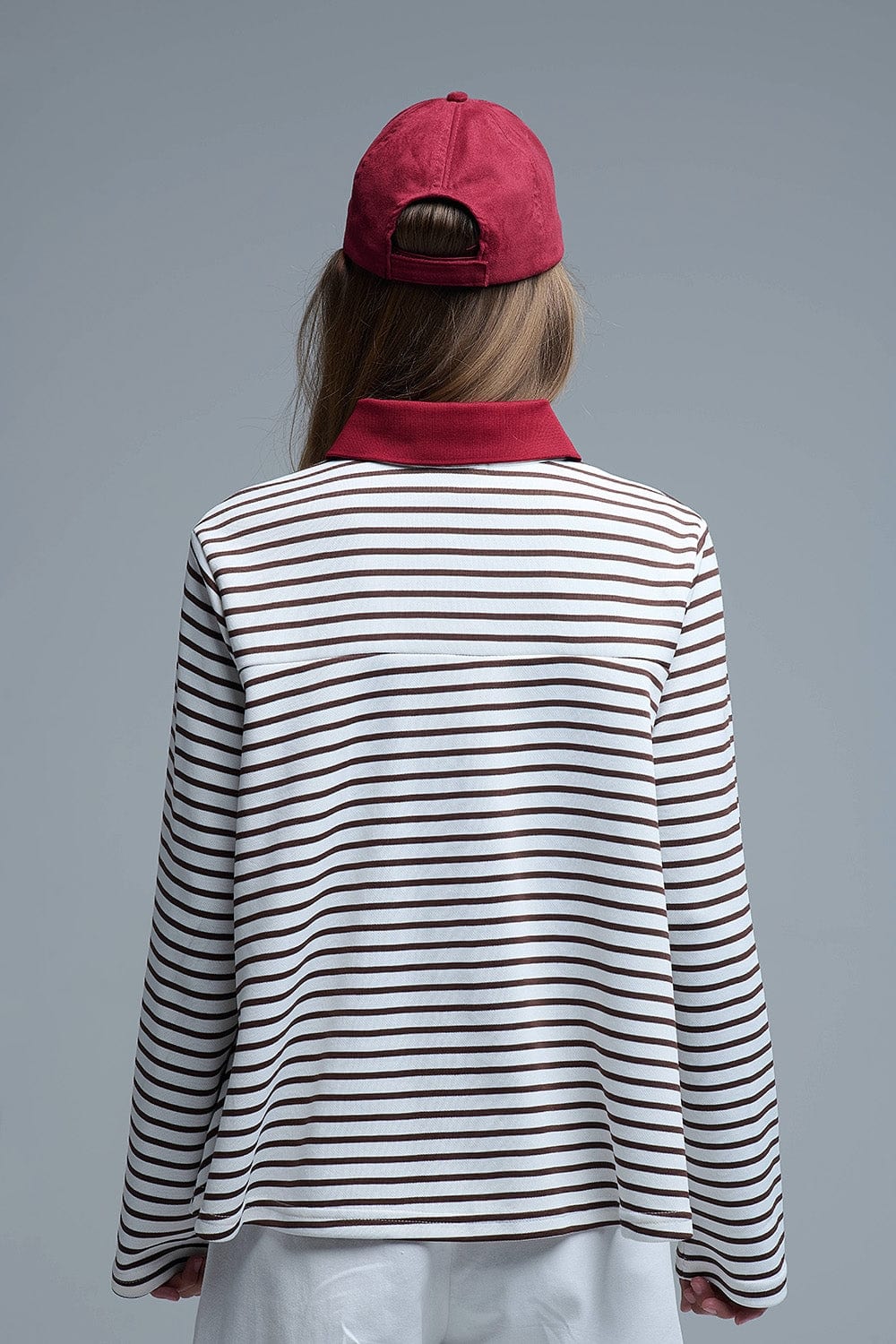 Q2 Women's Sweater Long Sleeve Relaxed Striped Polo Sweater In White And Brown