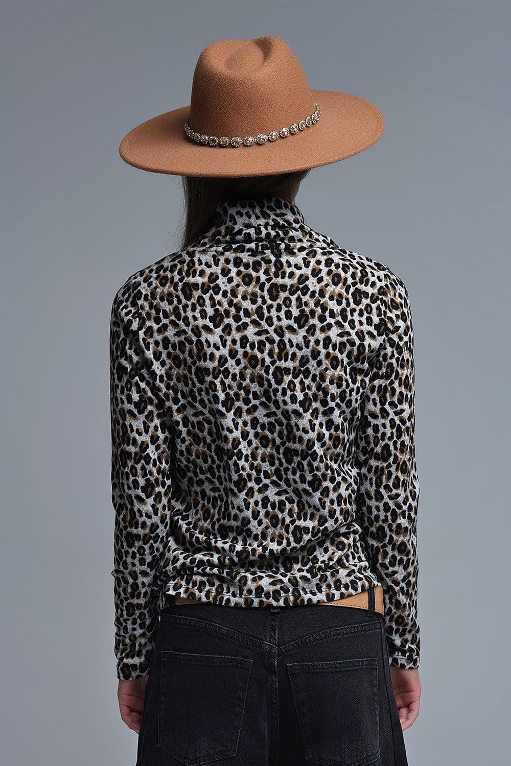 Q2 Women's Sweater Long Sleeve Turtleneck Top In Brown Leopard Print