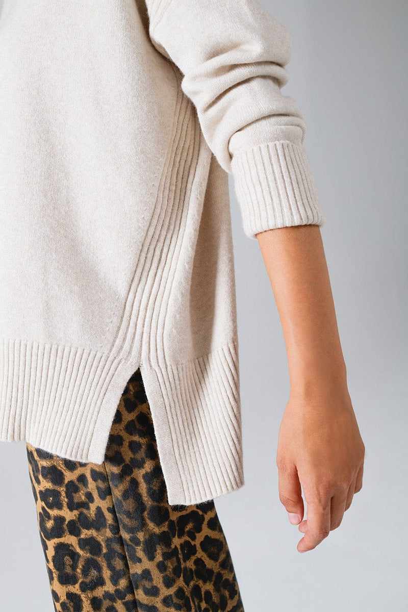 Q2 Women's Sweater One Size / Beige Beige Long Sleeves Sweater With Sequins On The Shoulders