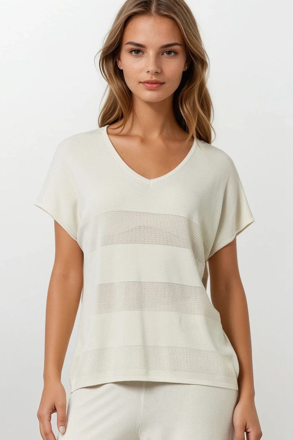 Q2 Women's Sweater One Size / Beige Beige V-Neck Knit Sweater With Open Stitch Detail