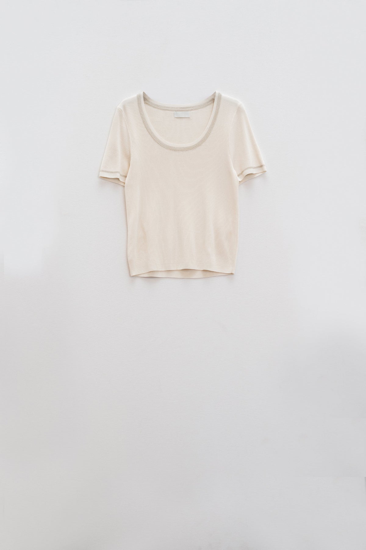 Q2 Women's Sweater One Size / Beige Short Sleeve Sweater In Beige With Silver Seam At Round Neck