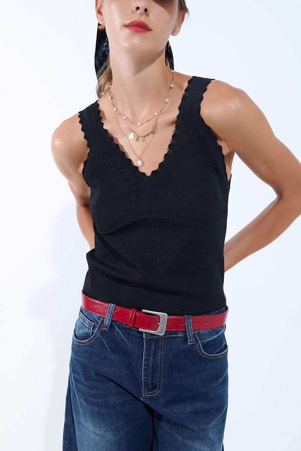 Q2 Women's Sweater One Size / Black Black Knit V-Neck Top With Scalloped Edges
