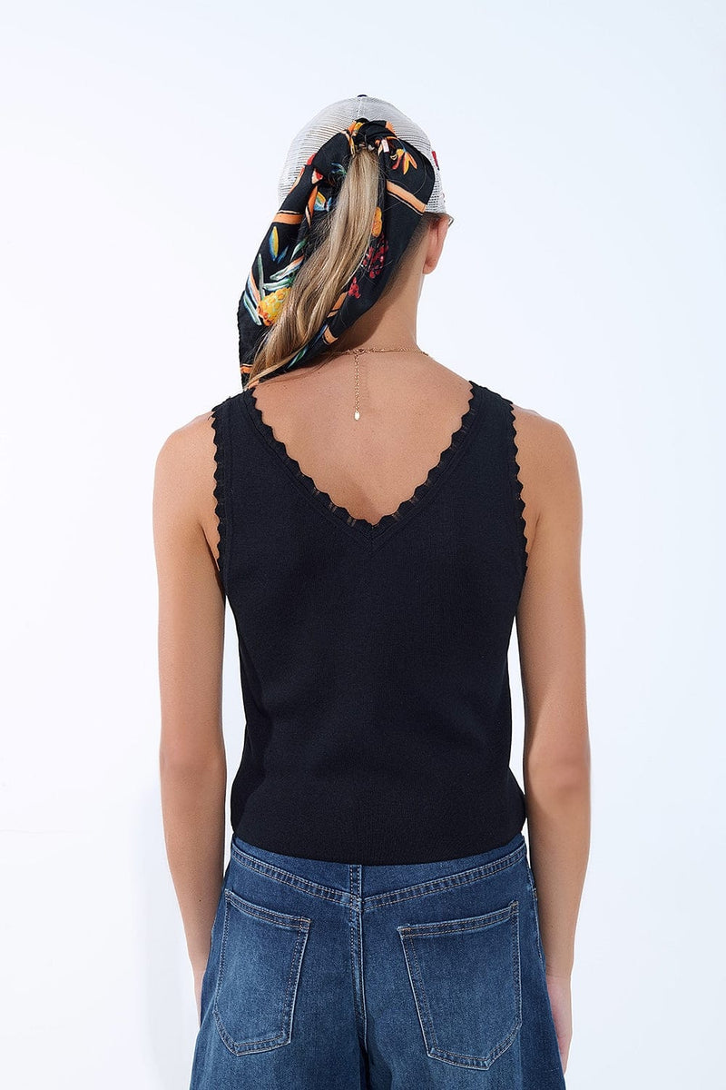 Q2 Women's Sweater One Size / Black Black Knit V-Neck Top With Scalloped Edges