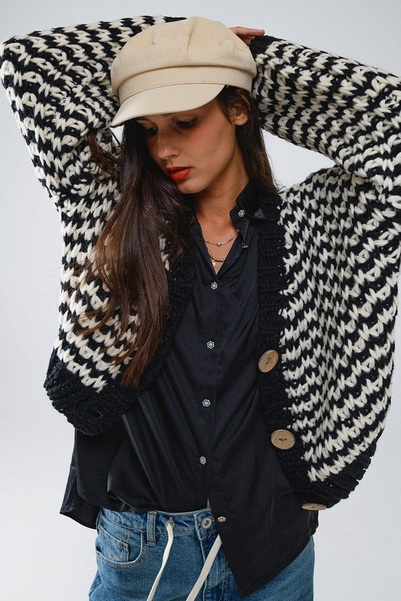 Q2 Women's Sweater One Size / Black Chunky Checkered Cardigan With Big Wooden Buttons In Black And White