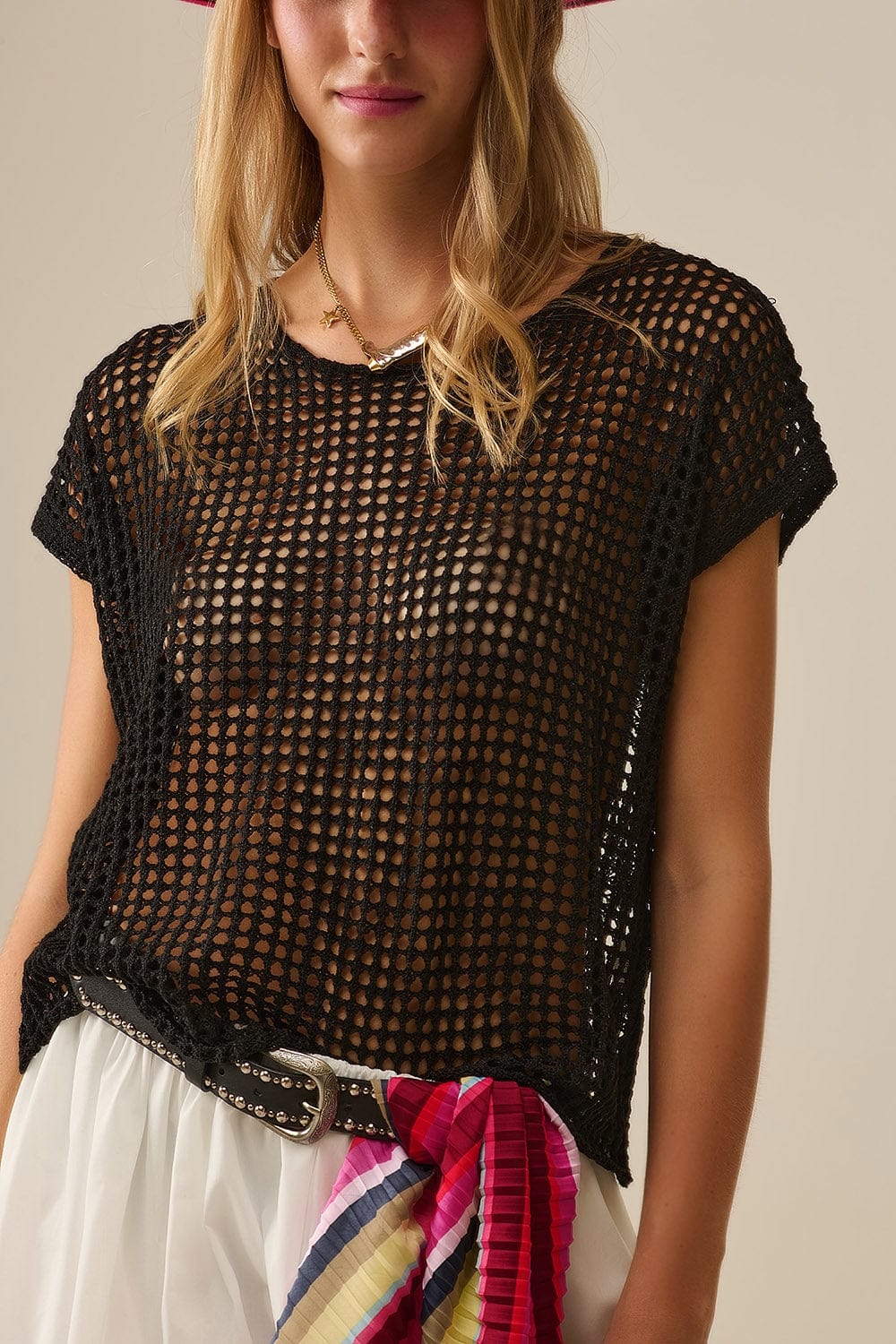 Q2 Women's Sweater One Size / Black Open Knit Crochet Dropped Sleeved Top In Black