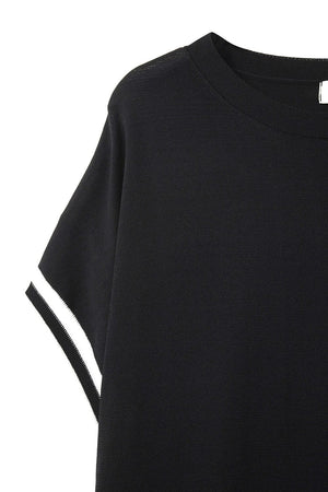 Q2 Women's Sweater One Size / Black Relaxed Sweater In Black With White Contrast Detail
