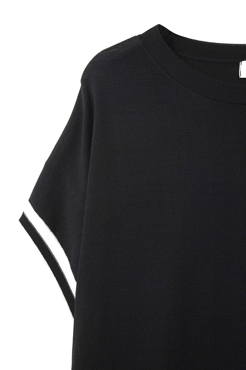 Q2 Women's Sweater One Size / Black Relaxed Sweater In Black With White Contrast Detail