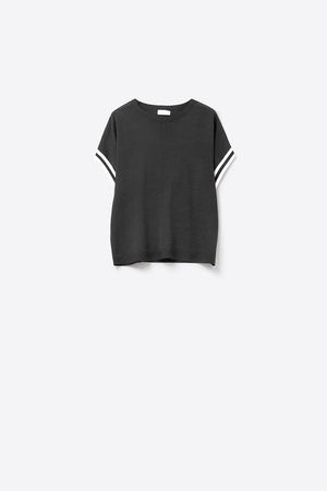 Q2 Women's Sweater One Size / Black Relaxed Sweater In Black With White Contrast Detail