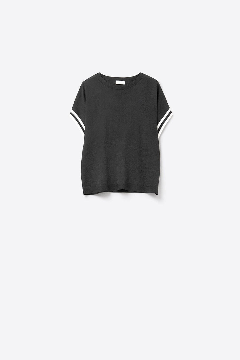 Q2 Women's Sweater One Size / Black Relaxed Sweater In Black With White Contrast Detail