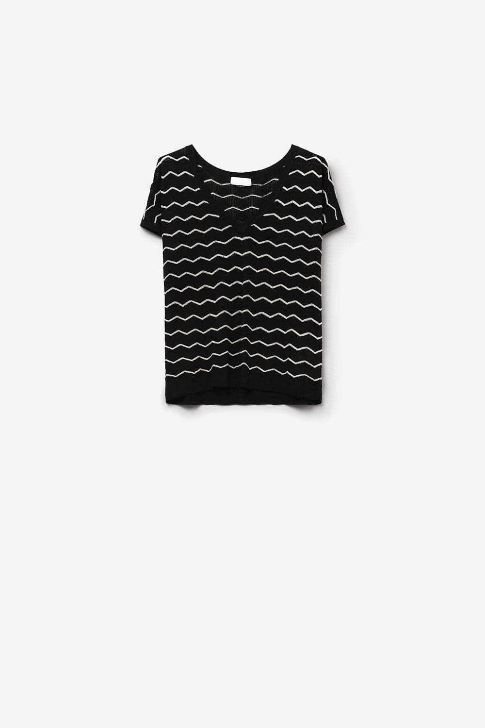 Q2 Women's Sweater One Size / Black Zigzag V-Neck Knit Sweater With Dropped Sleeves In Black