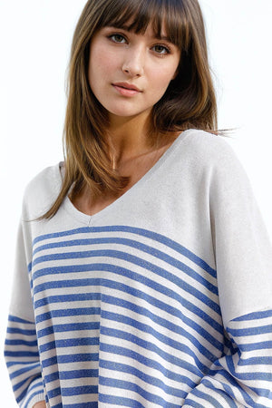 Q2 Women's Sweater One Size / Blue Oversized Grey Sweater With Blue Stripes And V-Neck