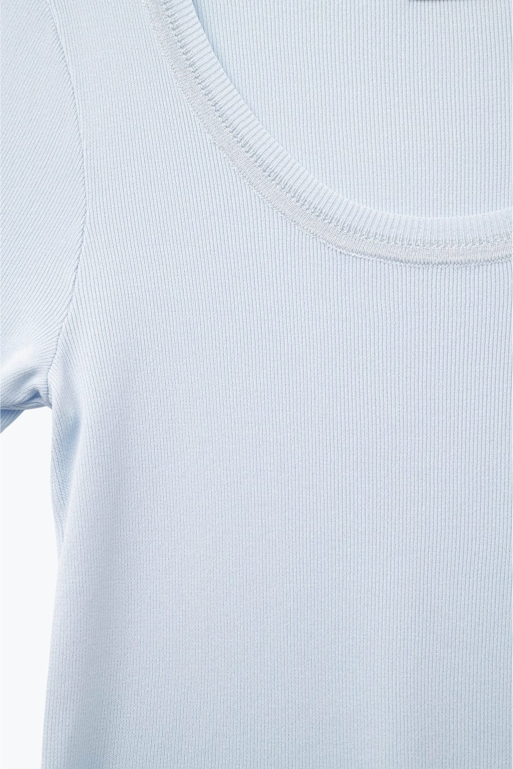 Q2 Women's Sweater One Size / Blue Short Sleeve Sweater In Baby Blue With Silver Seam At Round Neck