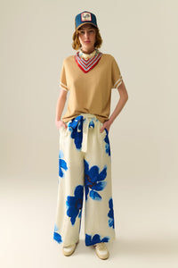 Q2 Women's Sweater One Size / Brown Sweater In Camel With White Contrast Detail