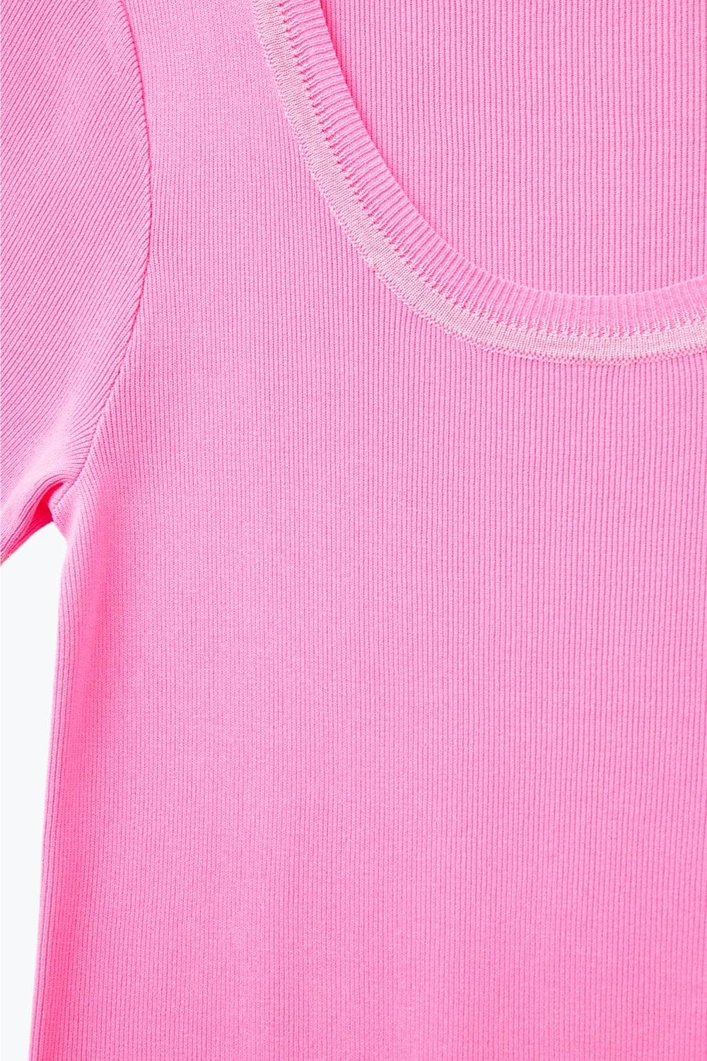Q2 Women's Sweater One Size / Fuchsia Short Sleeve Sweater In Pink With Silver Seam At Round Neck