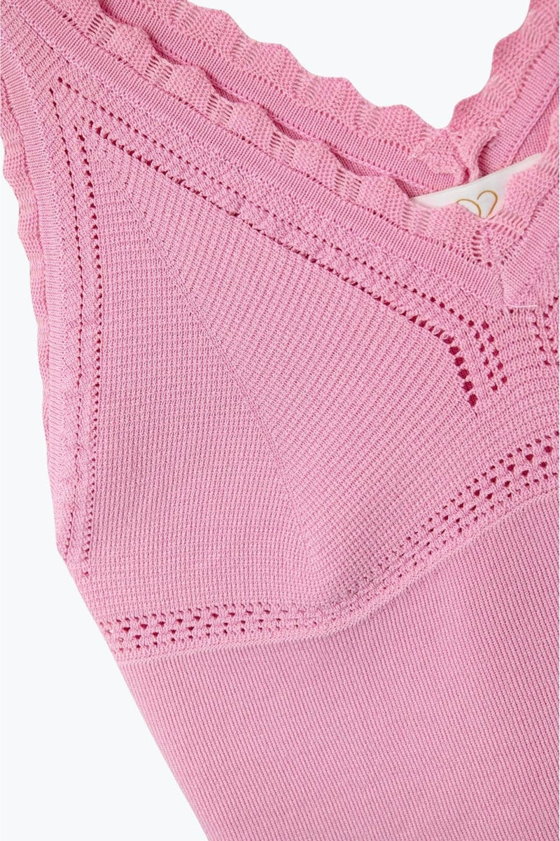 Q2 Women's Sweater One Size / Pink Pink Ribbed Knit Top With Scalloped V-Neck