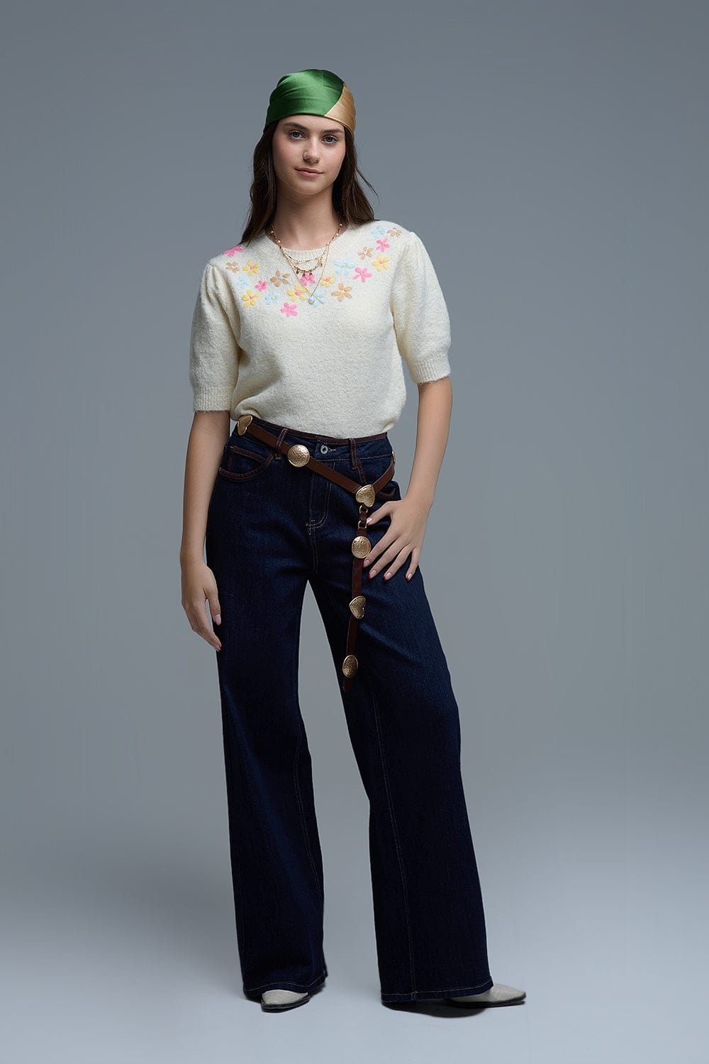 Q2 Women's Sweater One Size / White Cream Chunky Knit Short-Sleeved Sweater With Pastel-Colored Embroidered Flowers