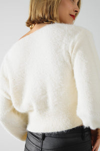 Q2 Women's Sweater One Size / White Cropped Fluffy Sweater In Cream Fitted At The Waist