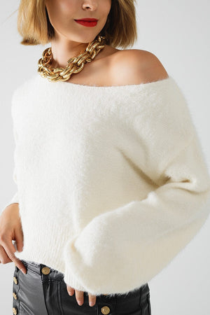 Q2 Women's Sweater One Size / White Cropped Fluffy Sweater In Cream Fitted At The Waist