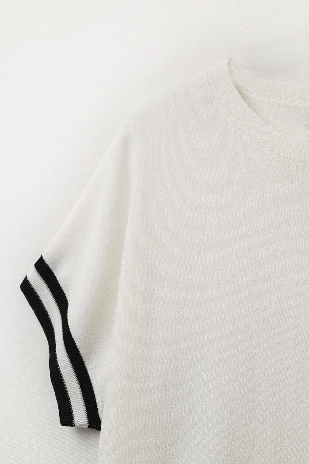 Q2 Women's Sweater One Size / White Relaxed Fit Sweater In White With Black Contrast Detail
