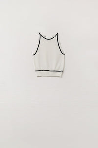 Q2 Women's Sweater One Size / White Sleeveless Sweater In White Featuring Black Lines On The Outside