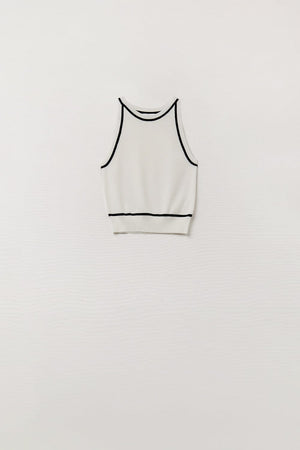 Q2 Women's Sweater One Size / White Sleeveless Sweater In White Featuring Black Lines On The Outside