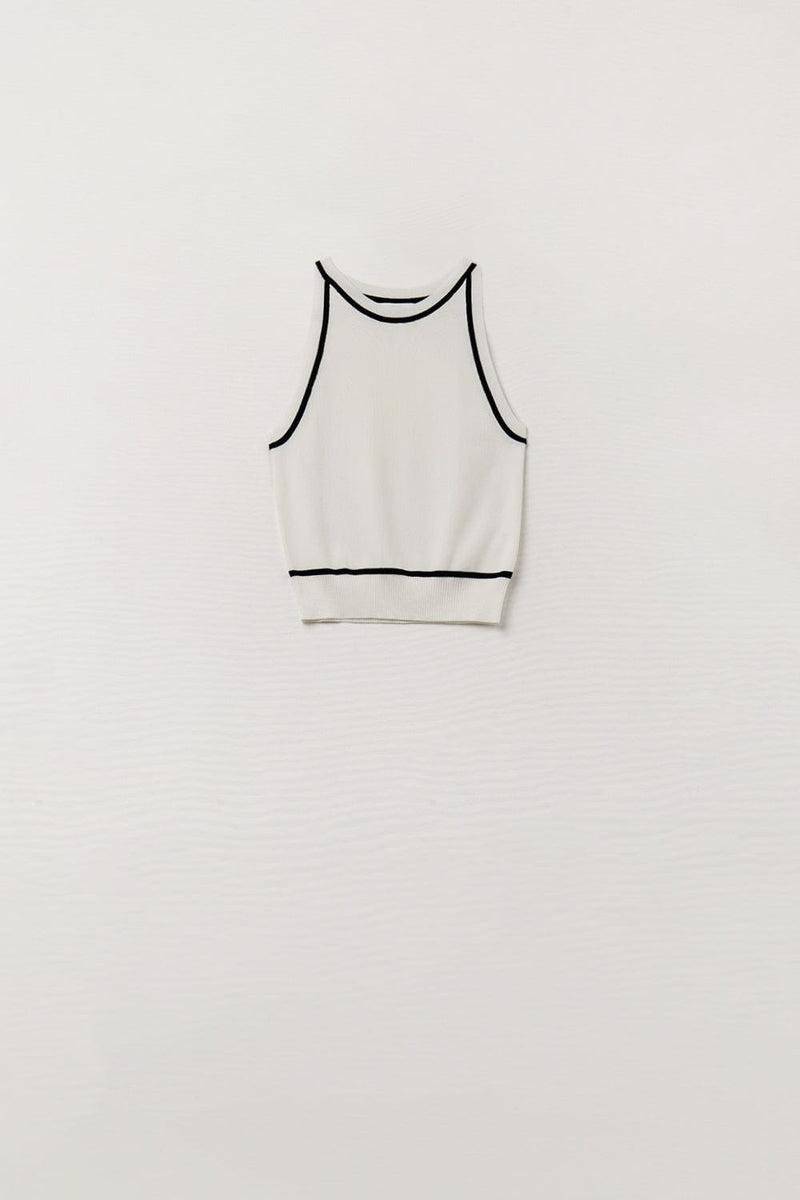 Q2 Women's Sweater One Size / White Sleeveless Sweater In White Featuring Black Lines On The Outside