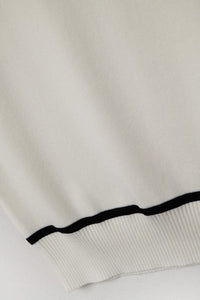 Q2 Women's Sweater One Size / White Sleeveless Sweater In White Featuring Black Lines On The Outside