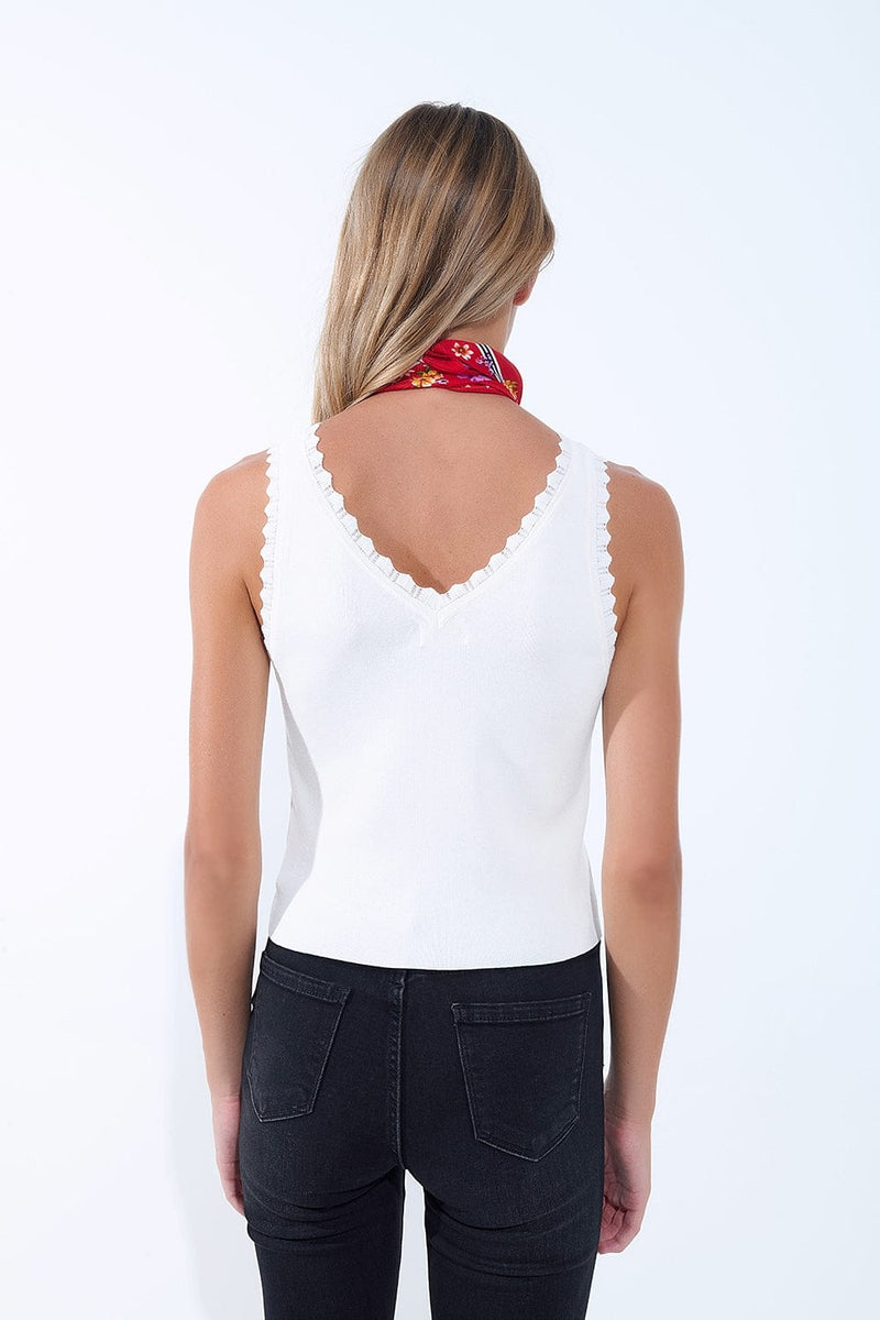 Q2 Women's Sweater One Size / White White Knit V-Neck Top With Scalloped Edges