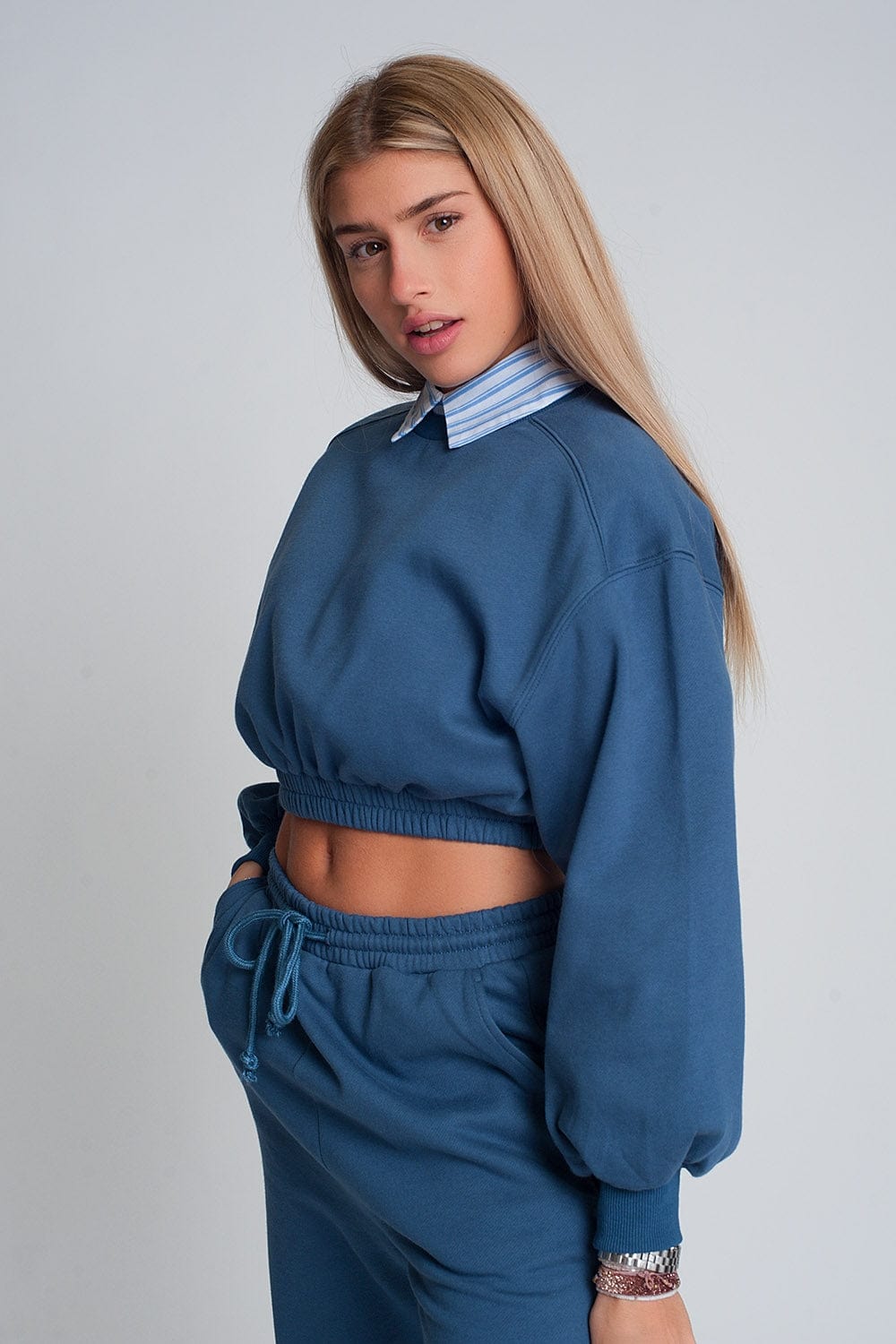 Q2 Women's Sweater Oversized Cropped Sweatshirt in Blue