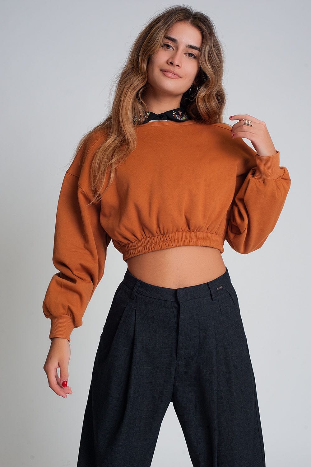 Q2 Women's Sweater Oversized Cropped Sweatshirt in Camel