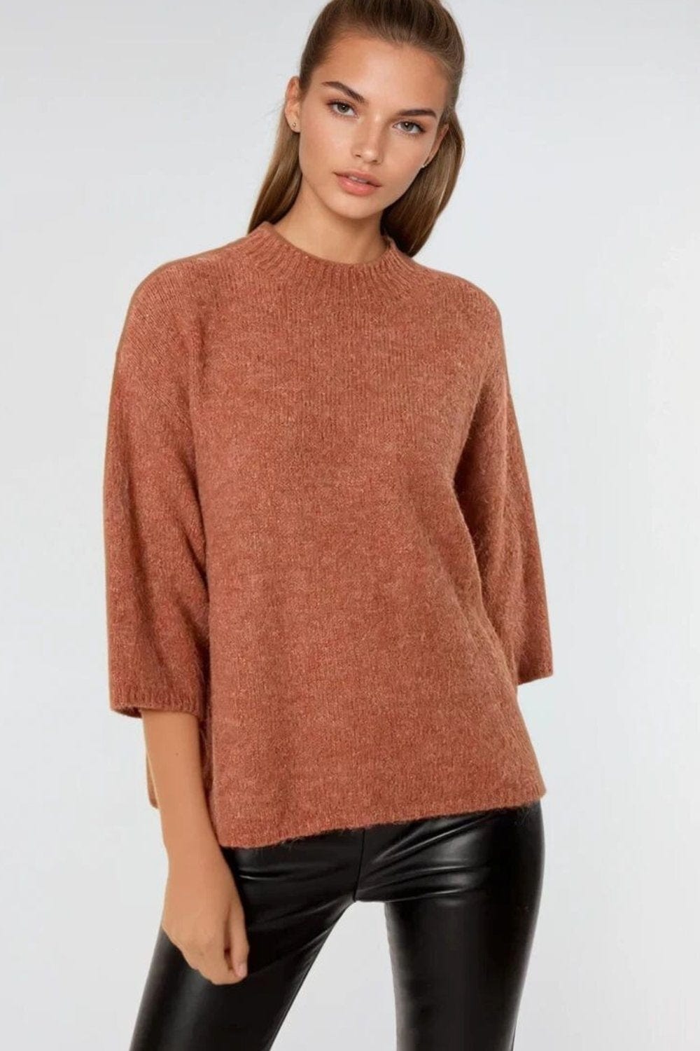 Q2 Women's Sweater Relaxed Sweater With French Sleeve And Crewneck In Camel