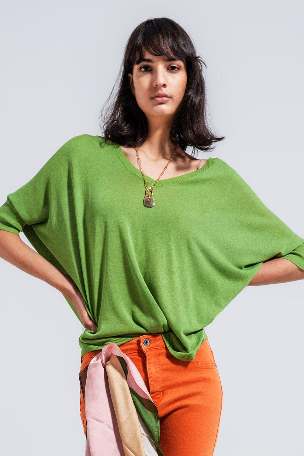 Q2 Women's Sweater Short Sleeve Sweater in V Neck in Green