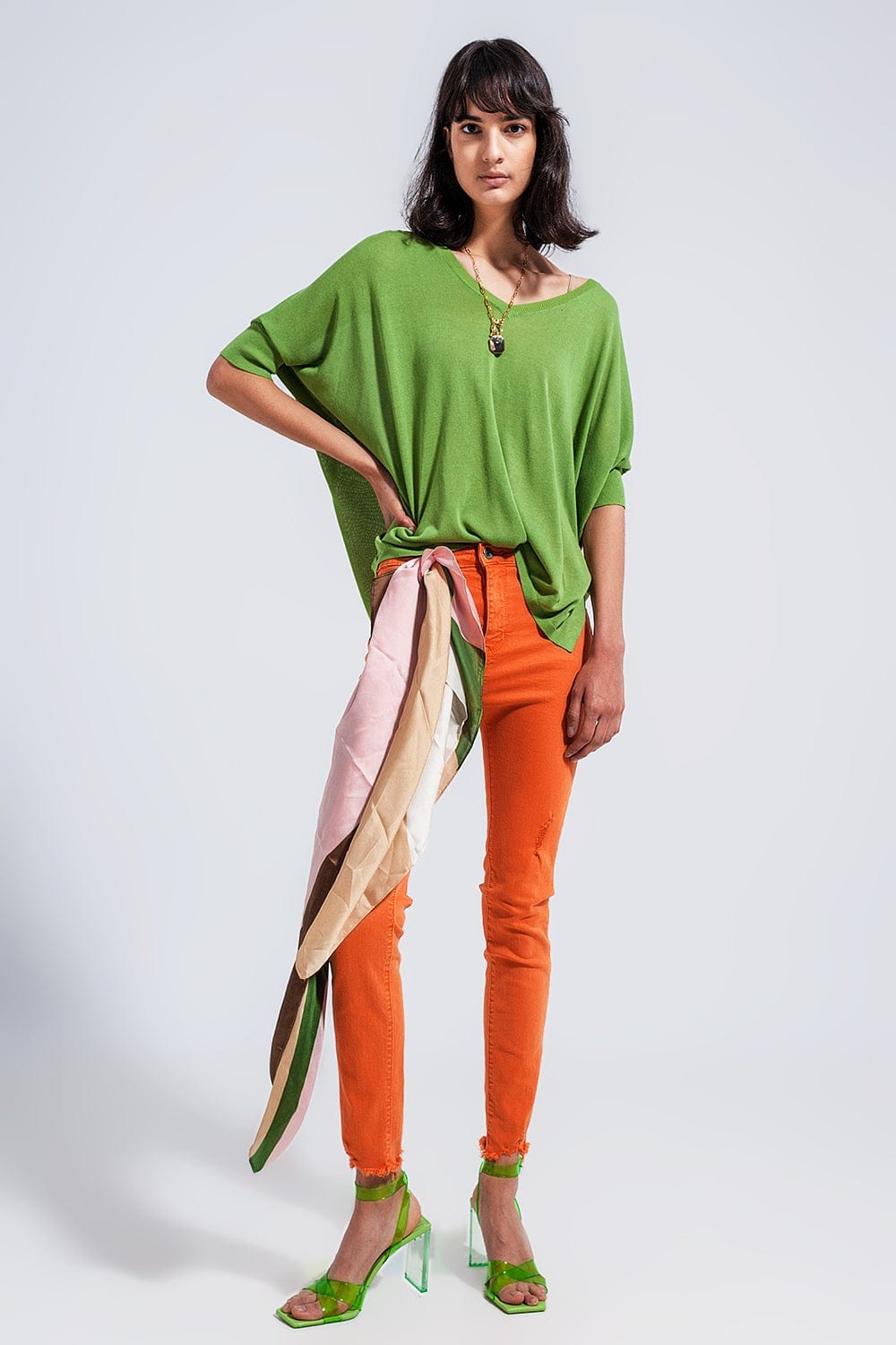 Q2 Women's Sweater Short Sleeve Sweater in V Neck in Green