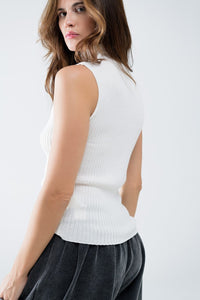 Q2 Women's Sweater Sleeveless Fine Knit Wool Sweater In Ecru