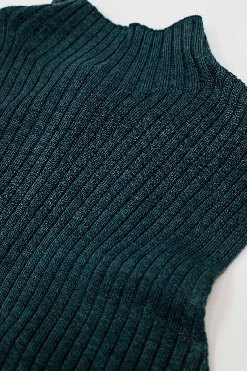 Q2 Women's Sweater Sleeveless Fine Knit Wool Sweater In Green